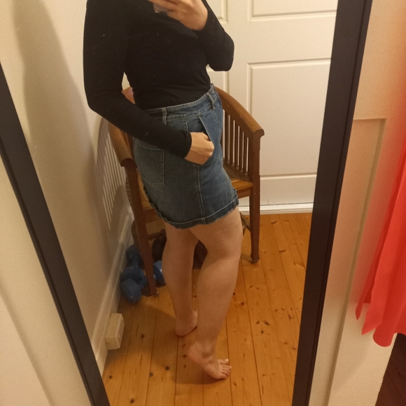 Size 6 country road denim skirt fits a size 8 - Picture 7 of 8